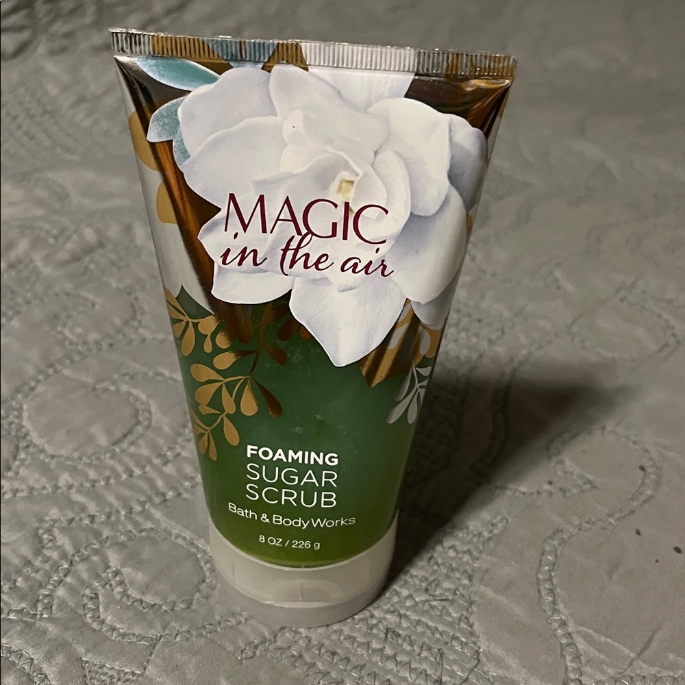 Bath & Body Works Magic in the Air Foaming Sugar Scrub 8 oz